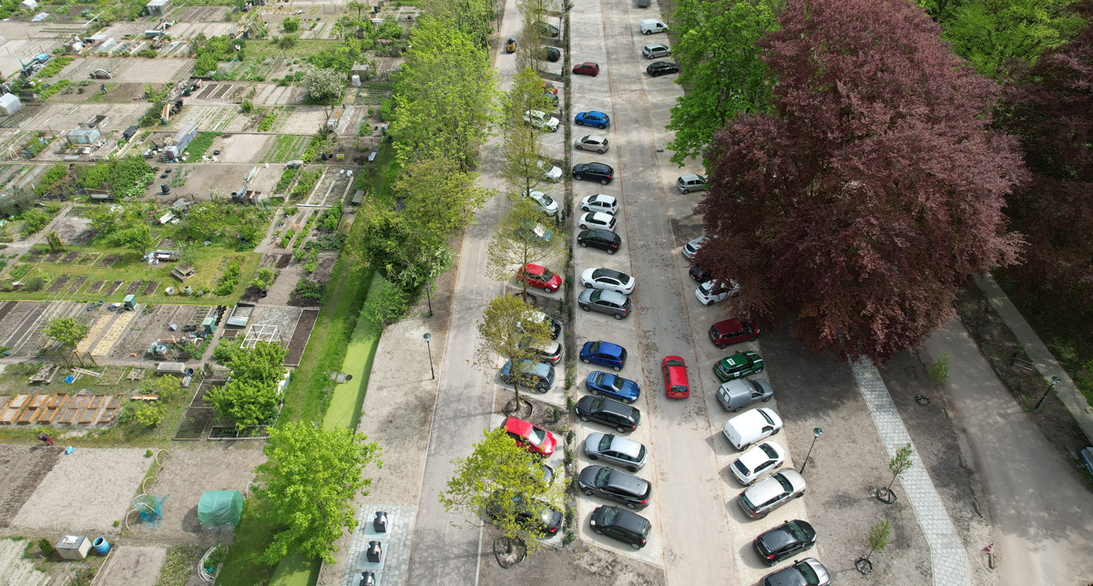 Parkeerplaats van bovenaf.